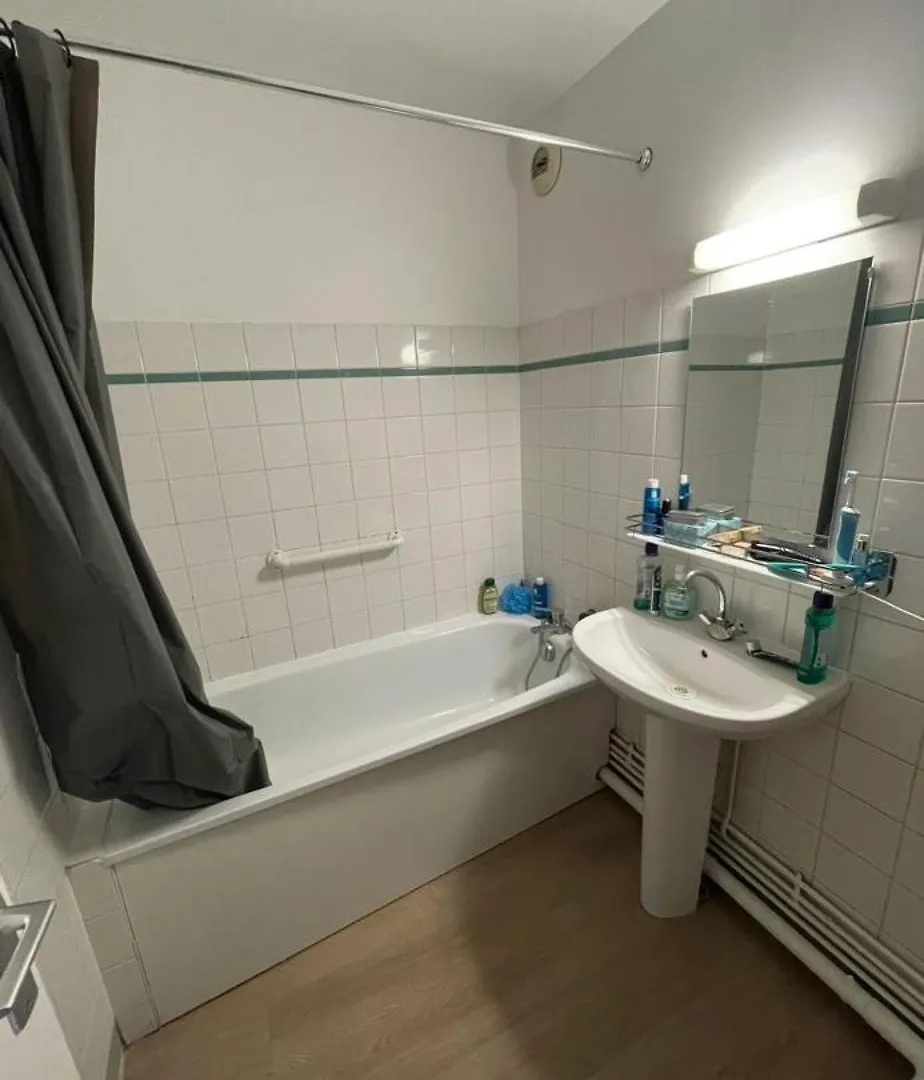 Room In Apartment - Room In Paris Gare De Lyon 0*,